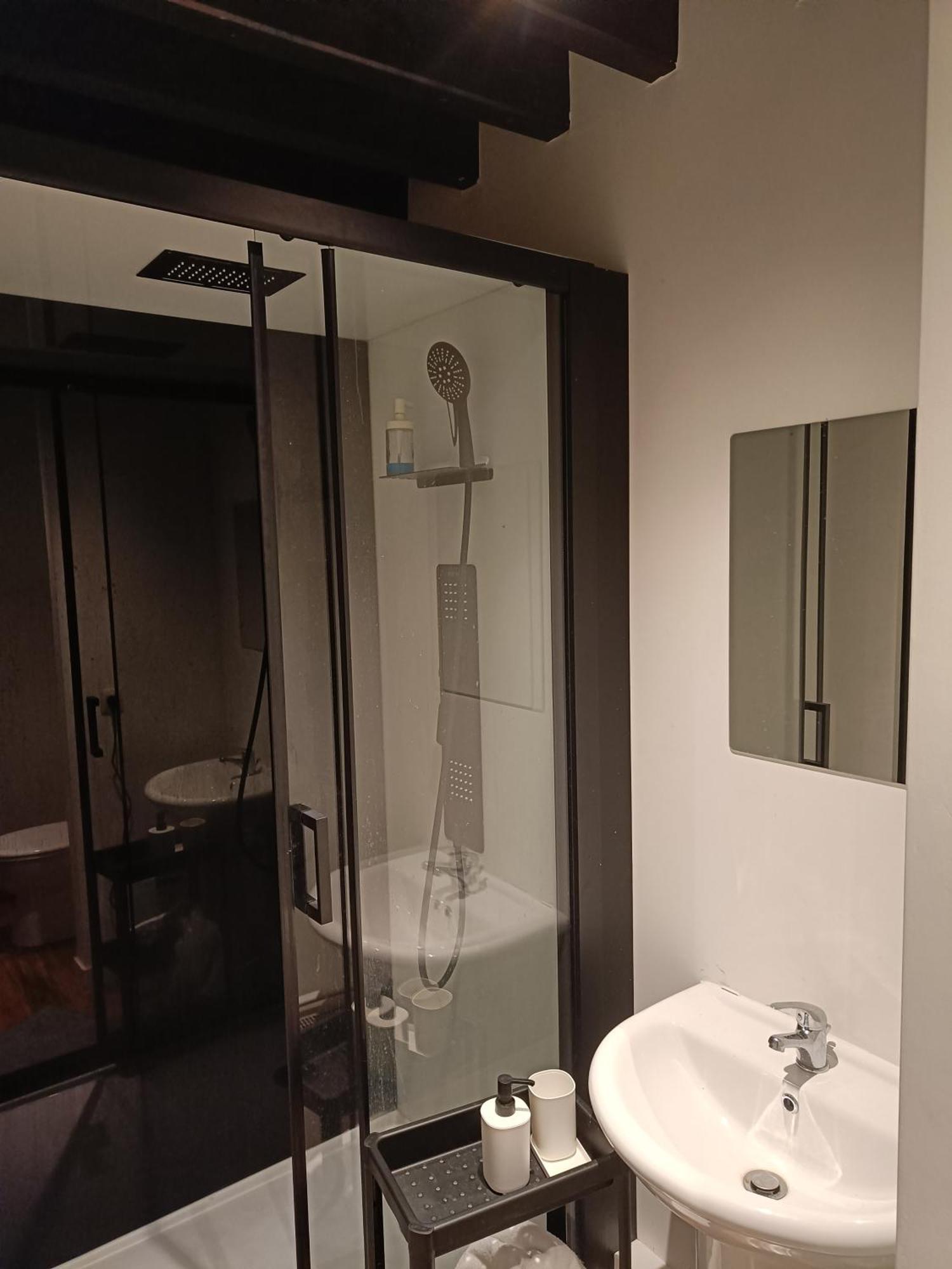 Viktoria Hostel Antwerp Luaran gambar