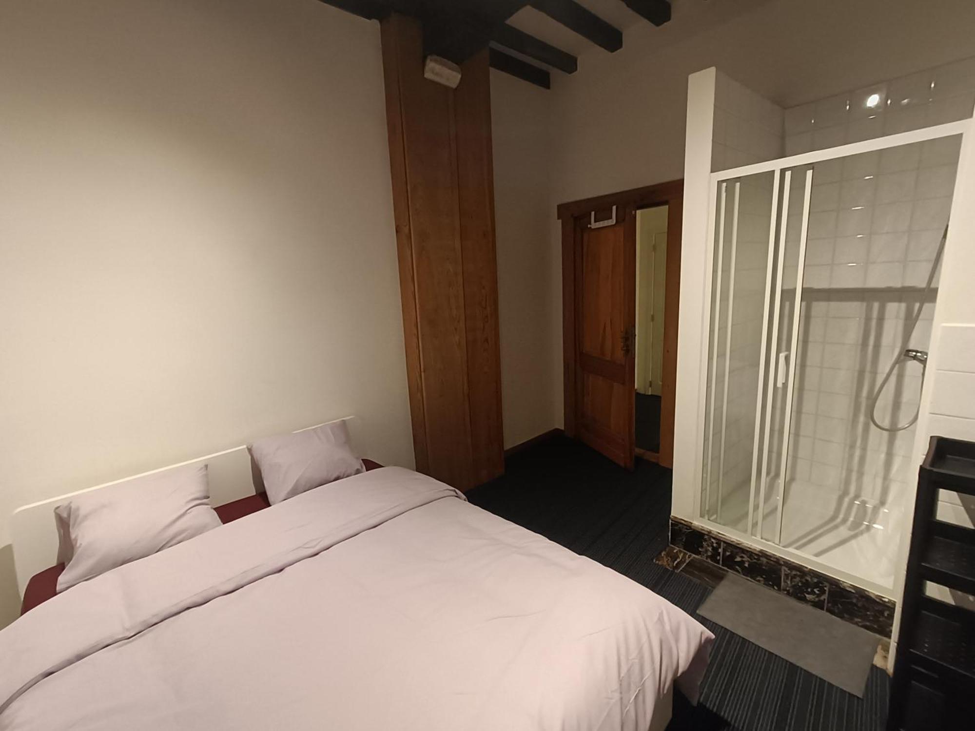 Viktoria Hostel Antwerp Luaran gambar