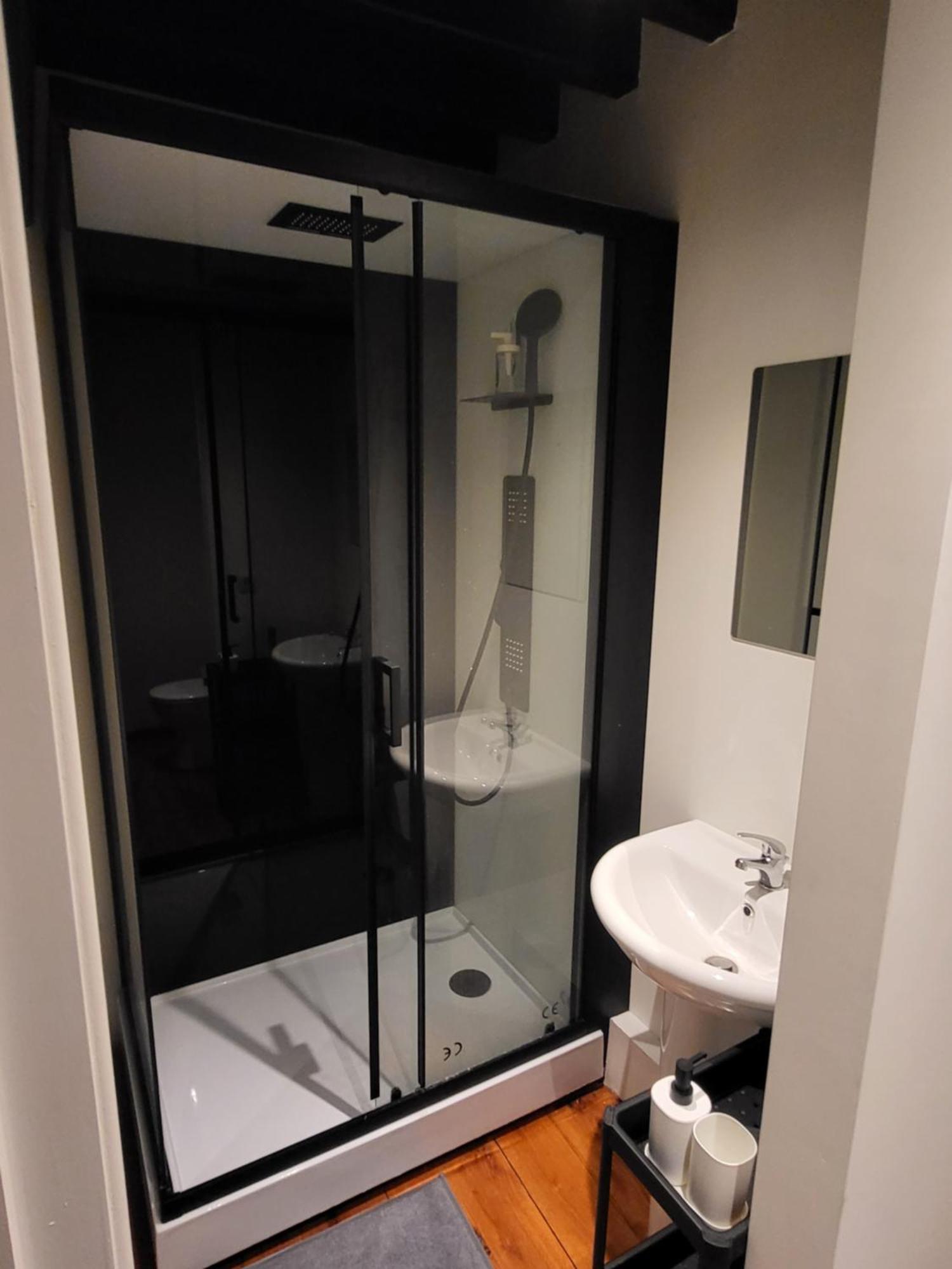 Viktoria Hostel Antwerp Luaran gambar